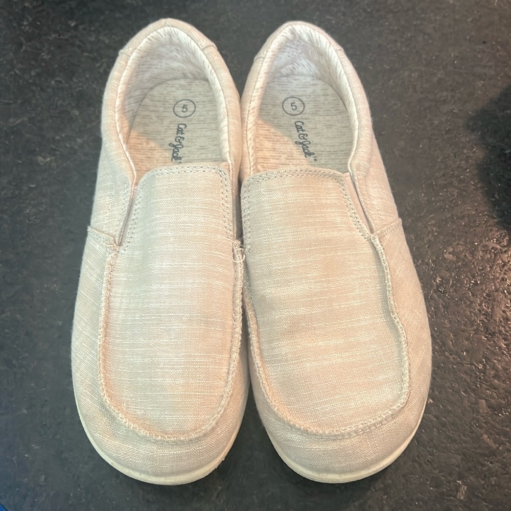 Cat and Jack boys shoes size 5 EUC